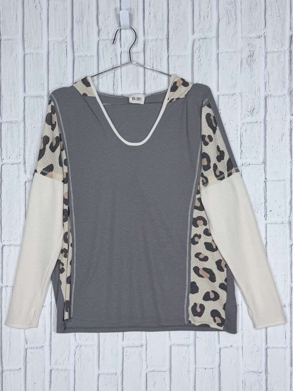 🐆 BiBi Sample Leopard Colorblock Hooded Thermal Top Gray Cream Est. L